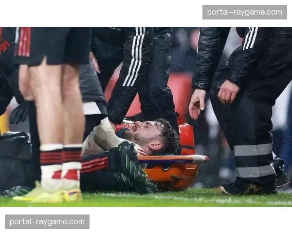 官方：塞维利亚主力中卫巴代因膝伤赛季报销