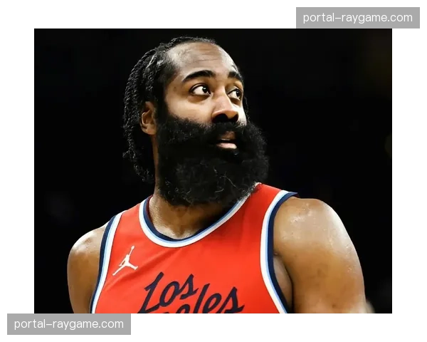 终场哨响：猛龙球员庆祝锁定季后赛席位，更衣室一片欢腾